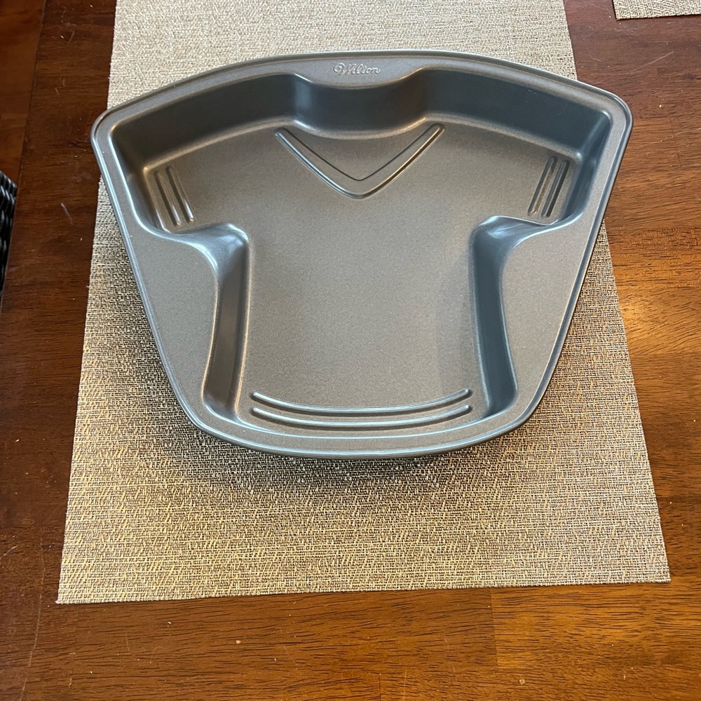 Wilton Gray Cake Pan Hockey Jersey/sports top